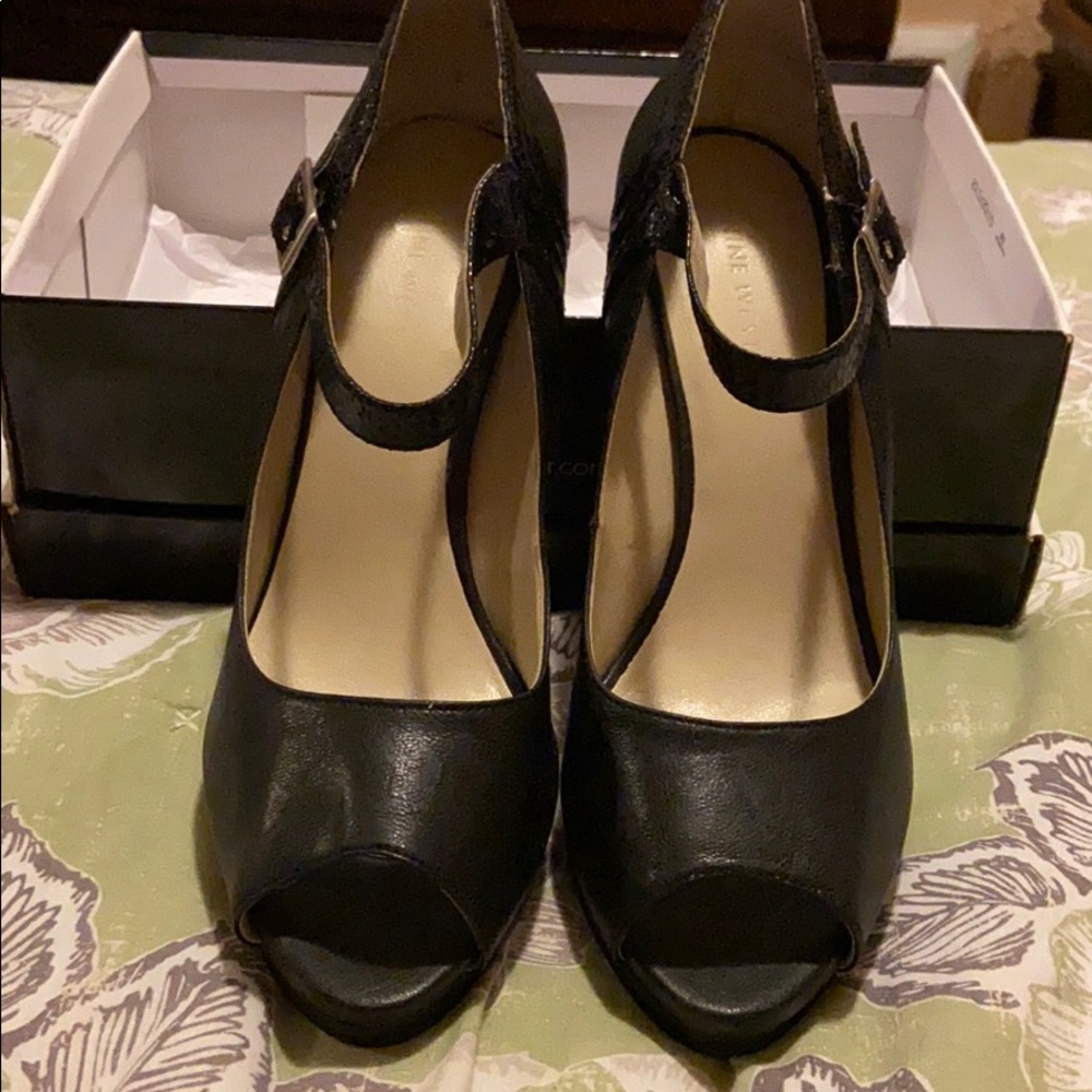 Nine West Peep toe heel